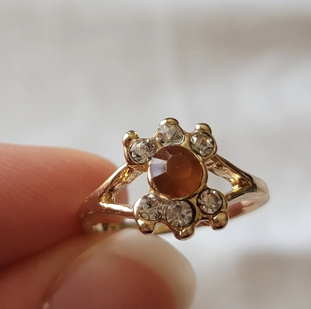 Gold Tone Fashion Ring Rhinestone